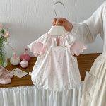 【66-90cm】二点セット 小花柄サロペットロンパース＆レース襟Tシャツ - 画像 (3)