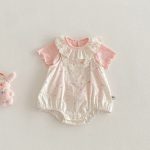 【66-90cm】二点セット 小花柄サロペットロンパース＆レース襟Tシャツ - 画像 (2)
