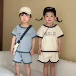 【80-150cm】セットアップ 半袖Ｔシャツ＆ショートパンツ 英字柄