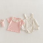 【66-90cm】二点セット 小花柄サロペットロンパース＆レース襟Tシャツ - 画像 (4)