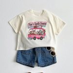 【80-130cm】半袖Tシャツ アニマル ファミリーがバスで冒険 - 画像 (8)
