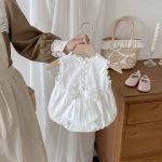 【66-90cm】ロンパース ホワイト 蝶結び付き ベビー服 - 画像 (2)