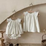 【73-100cm】2点セットORワンピース ハート柄 フリル袖 トップス＆ショートパンツ - 画像 (3)
