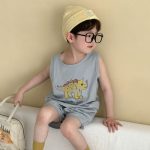 【80-150cm】セットアップ 英字と恐竜柄 ノースリーブスーツ - 画像 (5)
