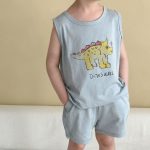 【80-150cm】セットアップ 英字と恐竜柄 ノースリーブスーツ - 画像 (11)