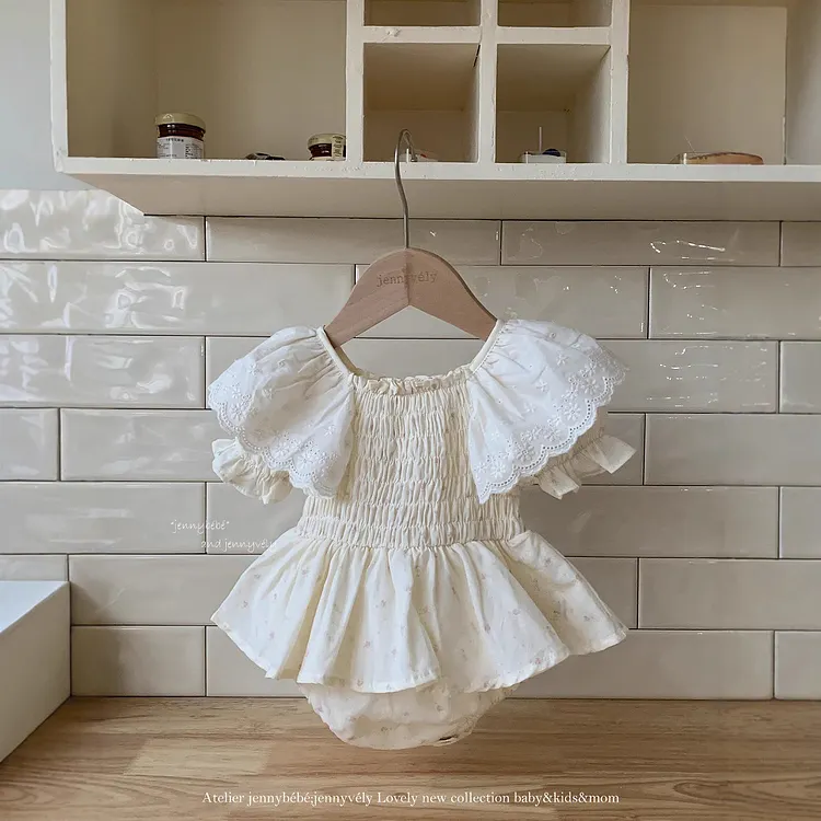 2a9047c74a2f2e68dfeda8a4559293d1_750x.webp 【66-90cm】ロンパース ベビー レース パフスリーブ 小花柄 - 画像 (1)