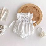 【66-90cm】 ロンパース 刺繍入り フリル袖 リボン付き