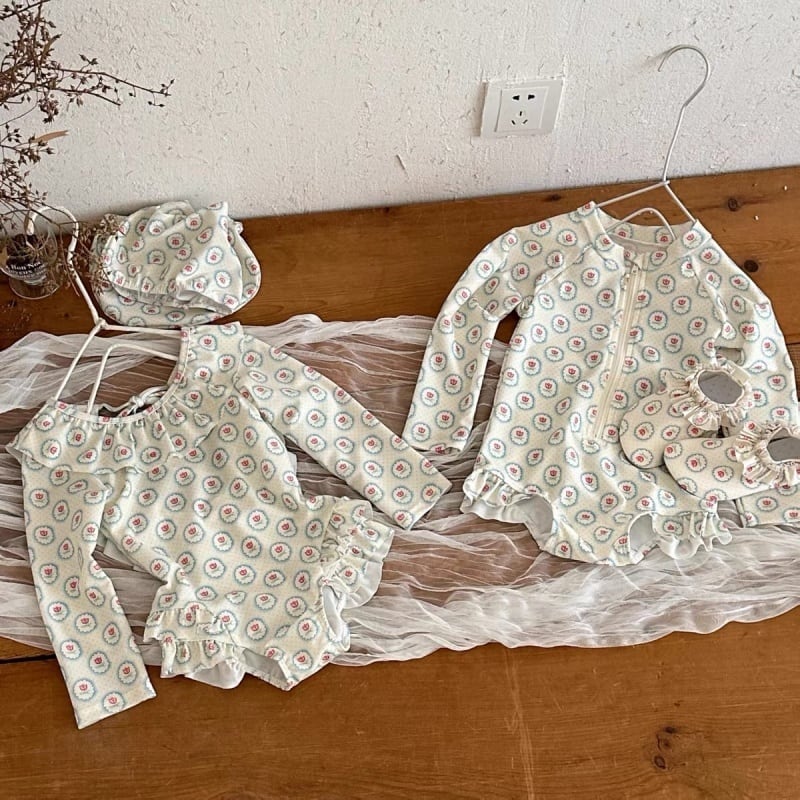 b77c0c62c1efbaa75c518de112844689.jpg 【90-140cm】水着 フローラル柄 レース フリル付き - 画像 (1)