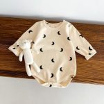 【66-90cm】長袖ロンパース ベビー ムーン柄 シンプル - 画像 (8)
