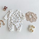 【80-90cm】カバーオール＆スタイ ベビー くま プリント - 画像 (2)