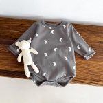 【66-90cm】長袖ロンパース ベビー ムーン柄 シンプル - 画像 (9)