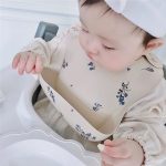 【GOODS】食事エプロン やわらか シリコンスタイ 軽量 - 画像 (4)