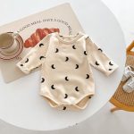 【66-90cm】長袖ロンパース ベビー ムーン柄 シンプル - 画像 (4)