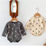 【66-90cm】長袖ロンパース ベビー ムーン柄 シンプル - 画像 (5)