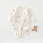 【52-66cm】カバーオール ベビー いちご総柄 シンプル - 画像 (4)