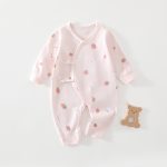 【52-66cm】カバーオール ベビー いちご総柄 シンプル - 画像 (3)