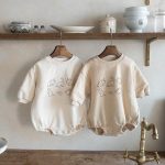 【66-90cm】ロンパース ベビー 恐竜柄 シンプル