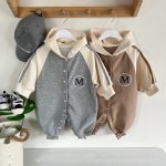 【66-90cm】ロンパース ベビー Mロゴ 帽子付き - 画像 (6)